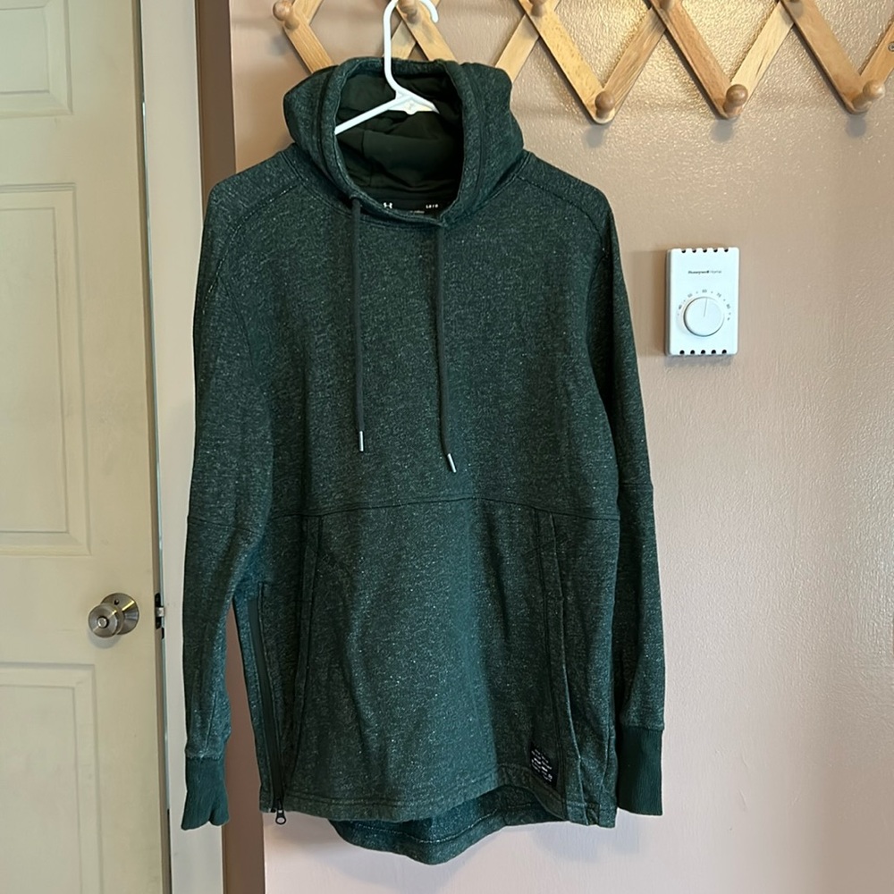 Large Undet Armour Evergreen cowl sweatshirt